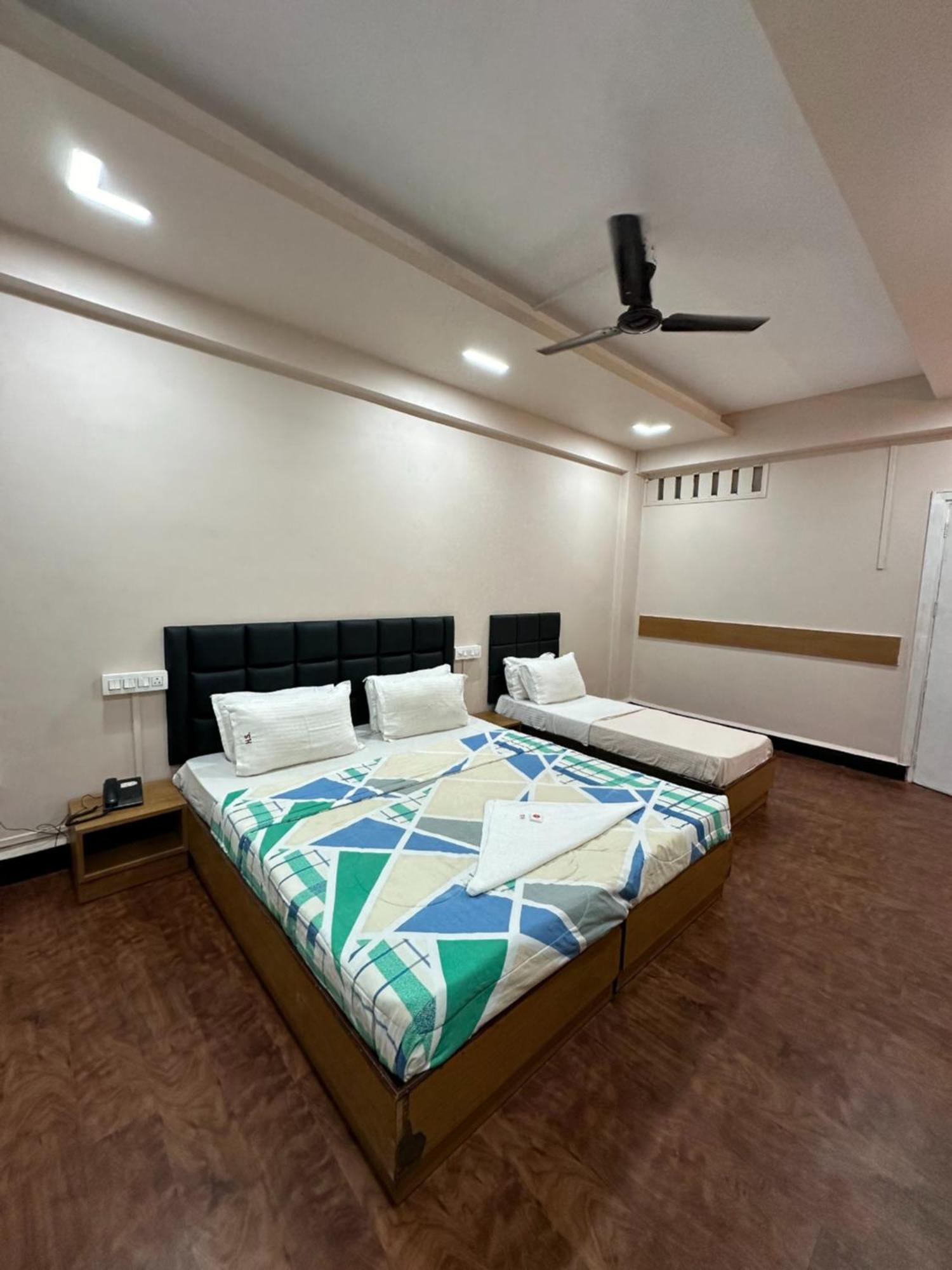 Hotel Samrat, 戈尔哈布尔 外观 照片
