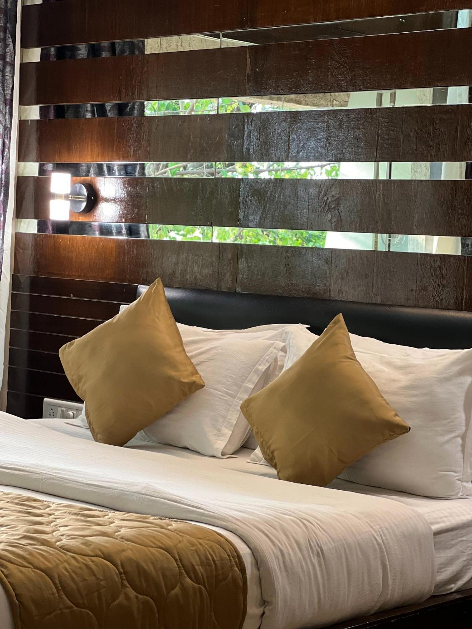 Hotel Samrat, 戈尔哈布尔 外观 照片