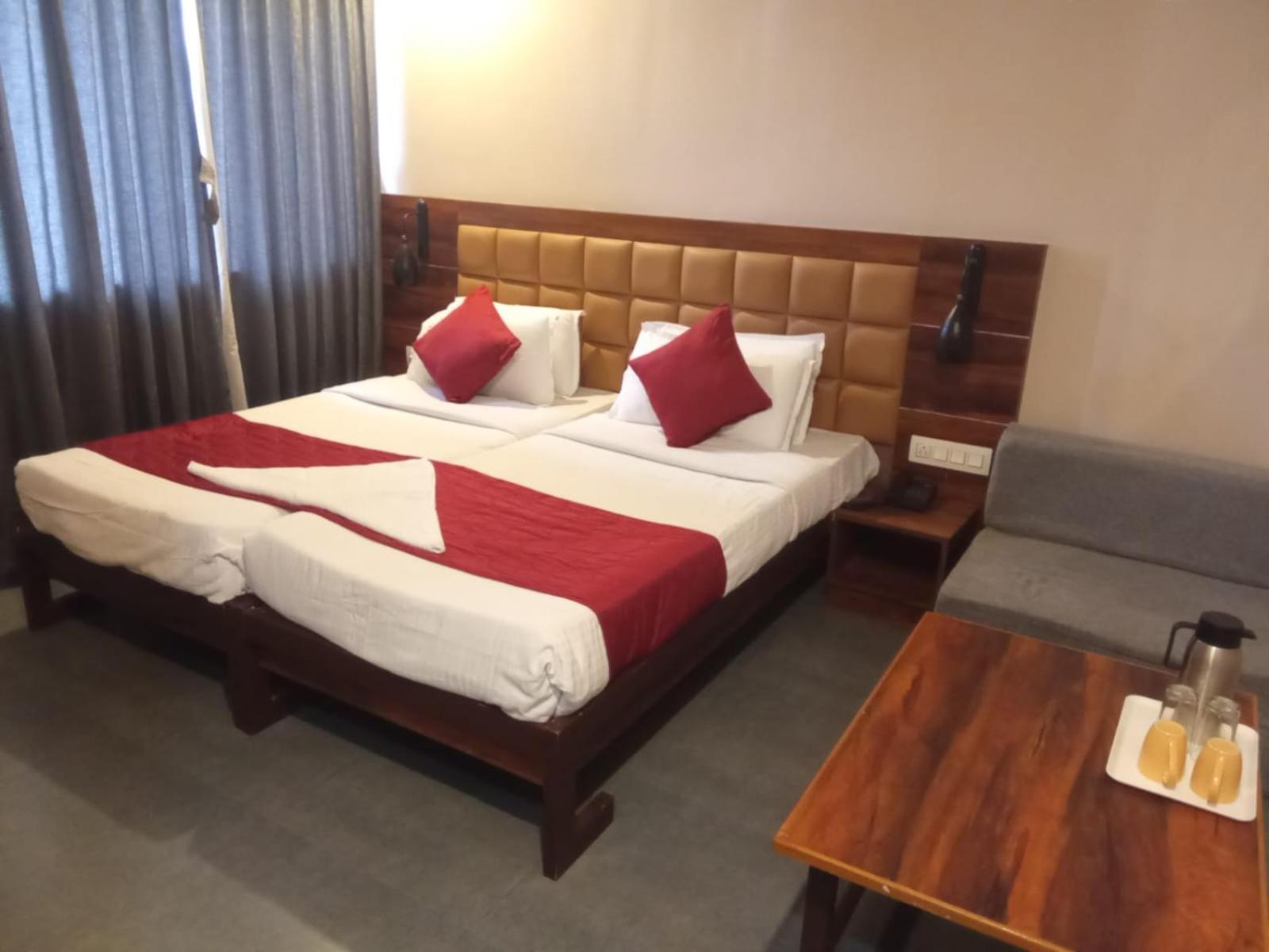 Hotel Samrat, 戈尔哈布尔 外观 照片