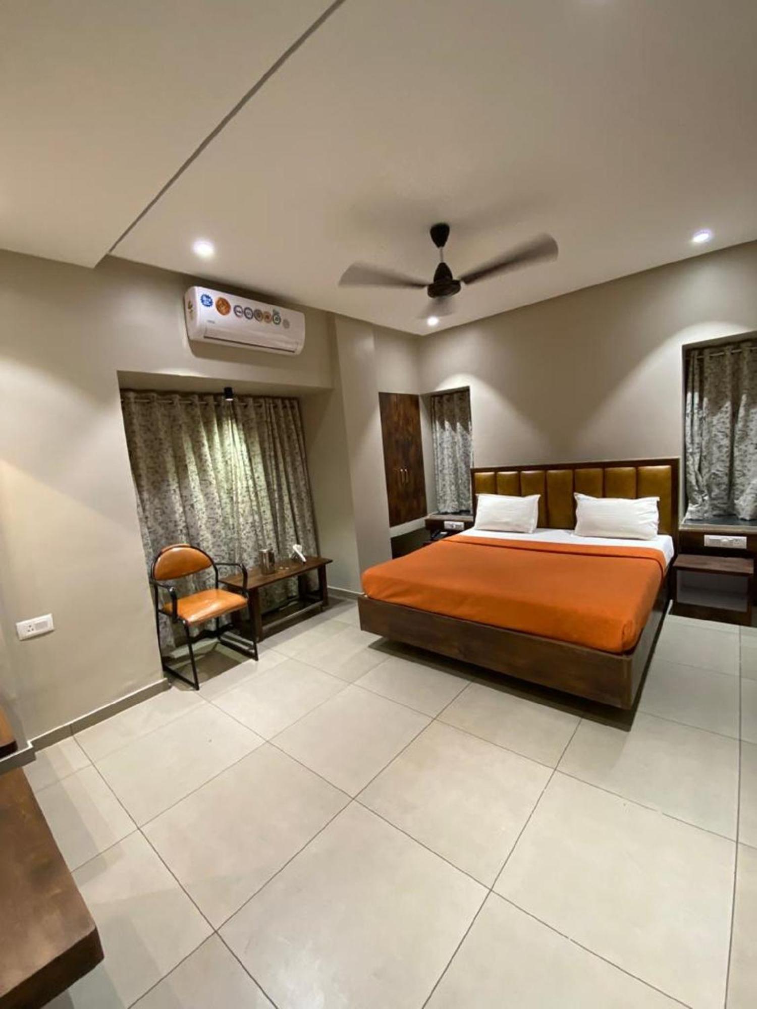 Hotel Samrat, 戈尔哈布尔 外观 照片