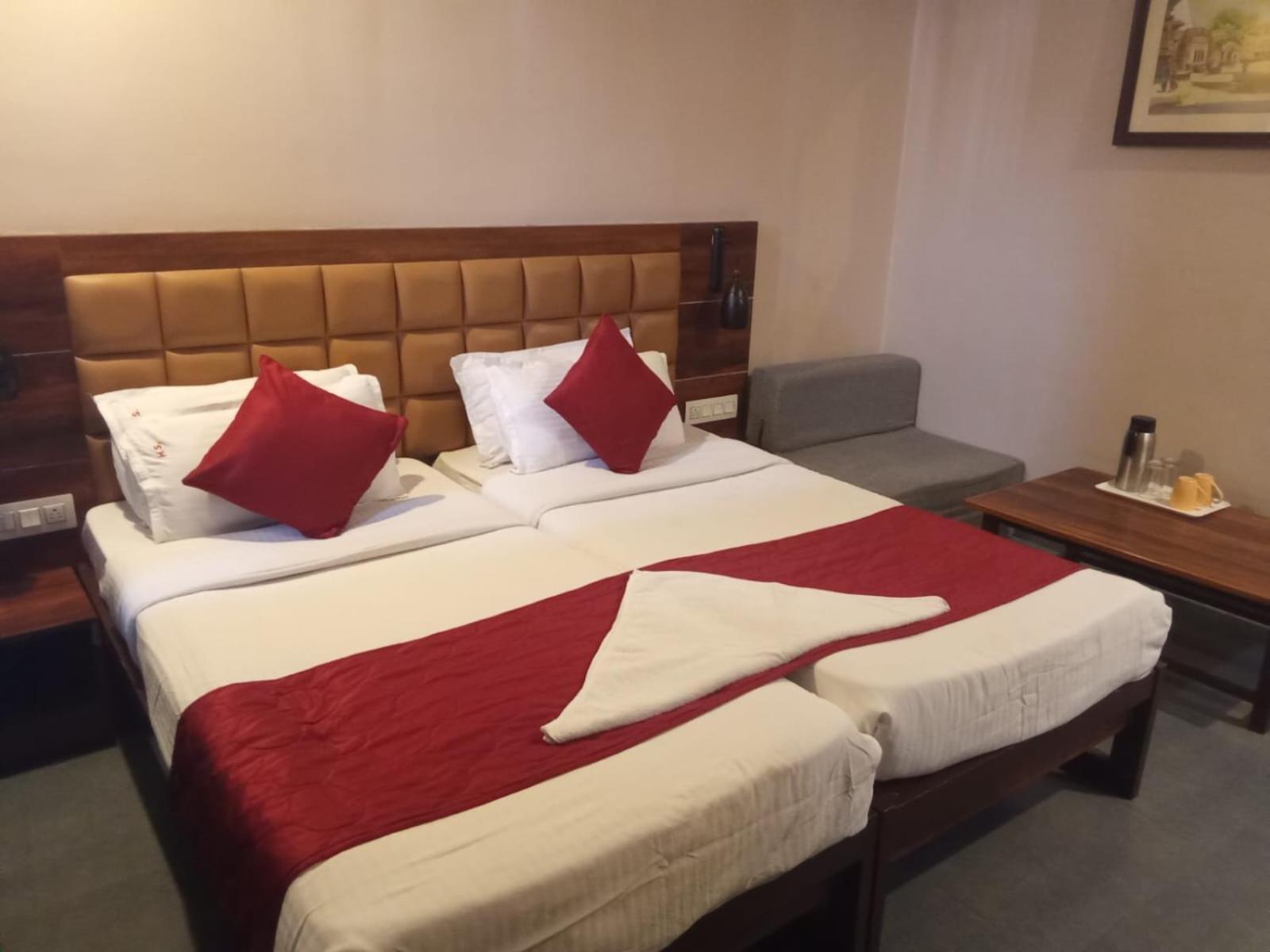Hotel Samrat, 戈尔哈布尔 外观 照片