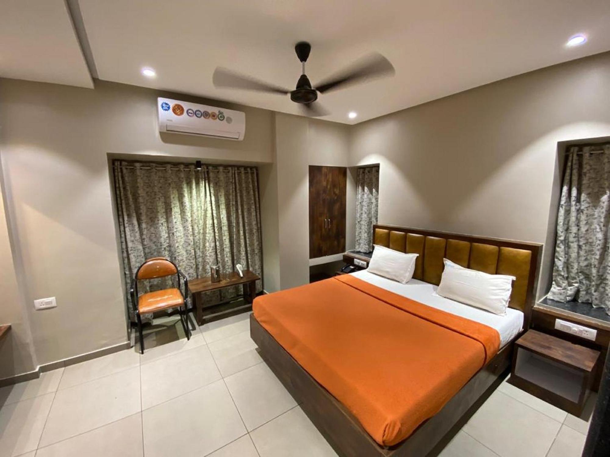 Hotel Samrat, 戈尔哈布尔 外观 照片